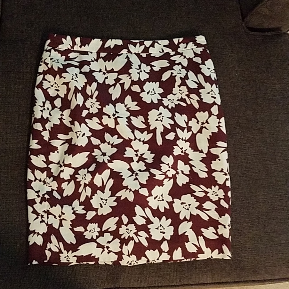 Loft Pencil Skirt in burgundy and white